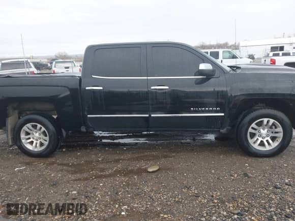 2017 Chevrolet Silverado 1500 LTZ z VIN 3GCUKSEC5HG161820, wystawiony jako IAAI lot #42139613 z przebiegiem 71 485 mil mil oraz . Historia ofert i sprzedaży dostępna na DreamBid. Obrazek 14.