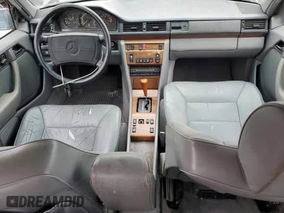 1991 Mercedes-Benz 300 E with VIN WDBEA30D7MB336017, listed as a Copart auction lot 70710265 with 195,537 mi miles and Clean title. Bid and sale history available at DreamBid. Image 8.