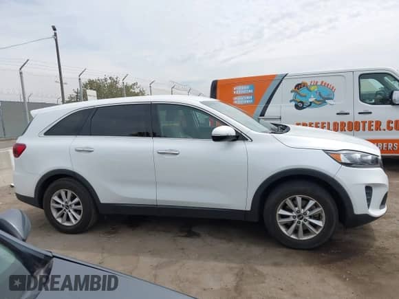 2020 Kia Sorento LX with VIN 5XYPG4A33LG628207, listed as a IAAI auction lot 43086456 with 52,082 mi miles and . Bid and sale history available at DreamBid. Image 13.