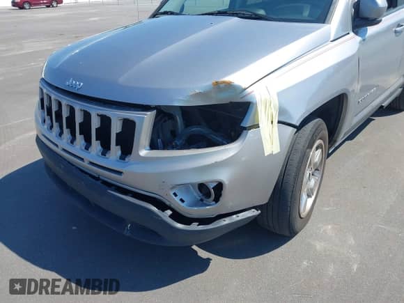 2016 Jeep Compass Latitude z VIN 1C4NJCEA2GD735121, wystawiony jako IAAI lot #43277501 z przebiegiem 162 363 mil mil oraz . Historia ofert i sprzedaży dostępna na DreamBid. Obrazek 6.