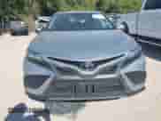 2023 Toyota Camry SE z VIN 4T1G11AK3PU791463, wystawiony jako IAAI lot #43412087 z przebiegiem 66 858 mil mil oraz . Historia ofert i sprzedaży dostępna na DreamBid. Obrazek 13.