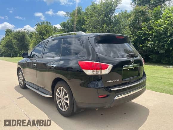 2014 Nissan Pathfinder Platinum with VIN 5N1AR2MN6EC733487, listed as a Copart auction lot 62967685 with 132,721 mi miles and Clean title. Bid and sale history available at DreamBid. Image 3.
