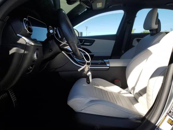 2022 Mercedes-Benz C 300 with VIN W1KAF4GB0NR018718, listed as a Copart auction lot 68028015 with 27,984 mi miles and Salvage title. Bid and sale history available at DreamBid. Image 7.