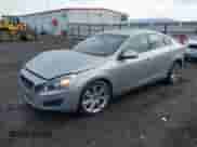2012 Volvo S60 T6 с VIN YV1902FH7C2105461, выставлен на аукционе IAAI как лот 41323392 с пробегом 98 059 миль миль и . История ставок и продаж доступна на DreamBid. Изображение 17.