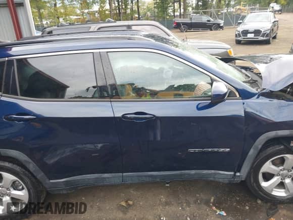 2017 Jeep Compass Latitude z VIN 3C4NJCBB8HT643116, wystawiony jako IAAI lot #43408019 z przebiegiem 43 414 mil mil oraz . Historia ofert i sprzedaży dostępna na DreamBid. Obrazek 13.