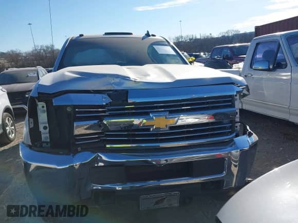 2017 Chevrolet Silverado 2500HD Work Truck z VIN 1GC1KUEG5HF122776, wystawiony jako IAAI lot #41386927 z przebiegiem 55 682 mil mil oraz . Historia ofert i sprzedaży dostępna na DreamBid. Obrazek 12.