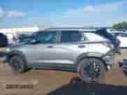 2023 Chevrolet TrailBlazer LT z VIN KL79MPS20PB051951, wystawiony jako IAAI lot #42685359 z przebiegiem 74 239 mil mil oraz . Historia ofert i sprzedaży dostępna na DreamBid. Obrazek 15.