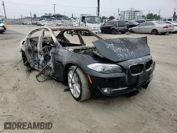 2011 BMW 5 Series 535i с VIN WBAFR7C54BC605296, выставлен на аукционе Copart как лот 64520555 с пробегом Не указан миль и На запчасти • Non repairable. История ставок и продаж доступна на DreamBid. Изображение 13.