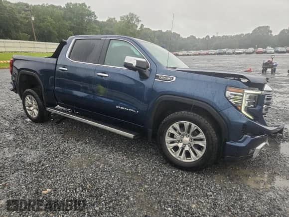 2023 GMC Sierra 1500 Denali z VIN 1GTUUGED9PZ137390, wystawiony jako Copart lot #67752445 z przebiegiem 37 436 mil mil oraz Szkoda całkowita • Salvage title. Historia ofert i sprzedaży dostępna na DreamBid. Obrazek 4.