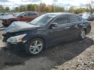 2015 Nissan Altima SV z VIN 1N4AL3AP1FC486064, wystawiony jako Copart lot #82593935 z przebiegiem 138 594 mil mil oraz Szkoda całkowita • Salvage title. Historia ofert i sprzedaży dostępna na DreamBid. Obrazek 1.