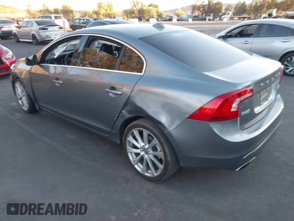 2018 Volvo S60 Inscription Platinum с VIN LYV402HM6JB172851, выставлен на аукционе IAAI как лот 41336363 с пробегом 77 591 миль миль и . История ставок и продаж доступна на DreamBid. Изображение 3.