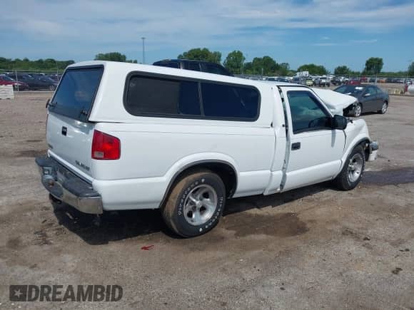 1999 Chevrolet S-10 with VIN 1GCCS1448XK129533, listed as a IAAI auction lot 42841182 with Not provided miles and . Bid and sale history available at DreamBid. Image 4.