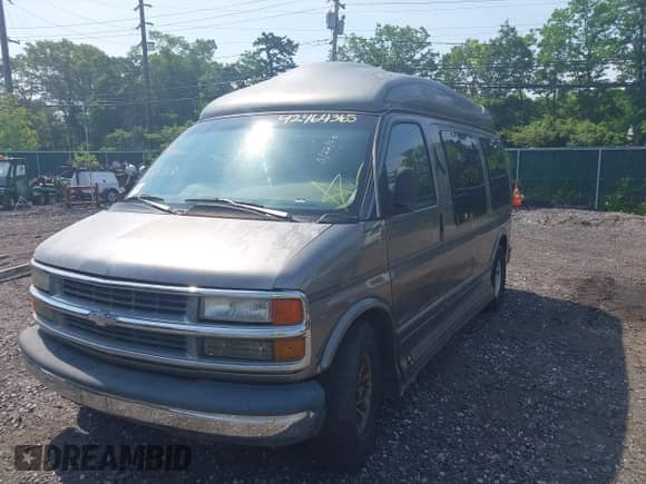 1999 Chevrolet Express z VIN 1GBFG15R2X1071275, wystawiony jako IAAI lot #42464365 z przebiegiem Nie podano mil oraz . Historia ofert i sprzedaży dostępna na DreamBid. Obrazek 2.