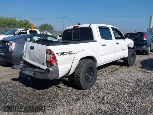 2015 Toyota Tacoma with VIN 5TFLU4EN2FX127927, listed as a IAAI auction lot 43277553 with 144,639 mi miles and . Bid and sale history available at DreamBid. Image 4.