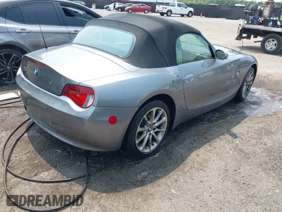 2008 BMW Z4 3.0i с VIN 4USBU33578LW76181, выставлен на аукционе IAAI как лот 42378393 с пробегом 77 427 миль миль и . История ставок и продаж доступна на DreamBid. Изображение 4.