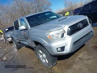 2013 Toyota Tacoma z VIN 3TMMU4FN8DM054973, wystawiony jako IAAI lot #41659232 z przebiegiem 113 734 mil mil oraz . Historia ofert i sprzedaży dostępna na DreamBid. Obrazek 1.