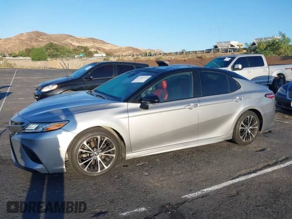 2020 Toyota Camry XSE z VIN 4T1K61AK3LU322864, wystawiony jako IAAI lot #43384409 z przebiegiem 89 916 mil mil oraz . Historia ofert i sprzedaży dostępna na DreamBid. Obrazek 14.