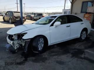 2007 Lexus ES 330 z VIN JTHBJ46GX72148767, wystawiony jako Copart lot #67109485 z przebiegiem 134 631 mil mil oraz Szkoda całkowita • Salvage title. Historia ofert i sprzedaży dostępna na DreamBid. Obrazek 1.