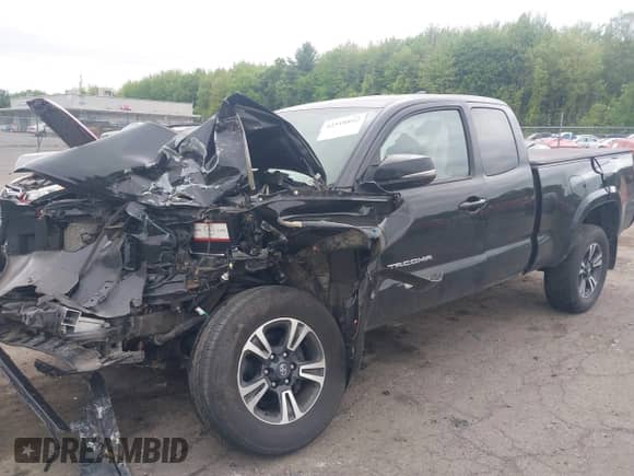 2018 Toyota Tacoma SR5 z VIN 5TFSZ5AN7JX129318, wystawiony jako IAAI lot #42318892 z przebiegiem 78 613 mil mil oraz . Historia ofert i sprzedaży dostępna na DreamBid. Obrazek 17.