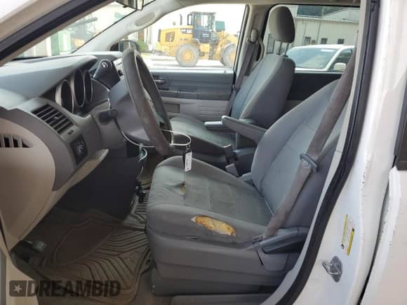 2008 Dodge Grand Caravan SE z VIN 1D8HN44H18B107958, wystawiony jako Copart lot #69840105 z przebiegiem 175 088 mil mil oraz Szkoda całkowita • Salvage title. Historia ofert i sprzedaży dostępna na DreamBid. Obrazek 7.