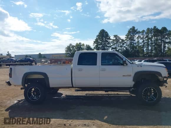 2007 Chevrolet Silverado 2500HD LT1 with VIN 1GCHC23D97F182244, listed as a IAAI auction lot 43463702 with 419,305 mi miles and . Bid and sale history available at DreamBid. Image 13.