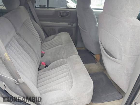 2002 Chevrolet Blazer LS with VIN 1GNCS13W12K140165, listed as a IAAI auction lot 42912485 with 247,677 mi miles and . Bid and sale history available at DreamBid. Image 8.