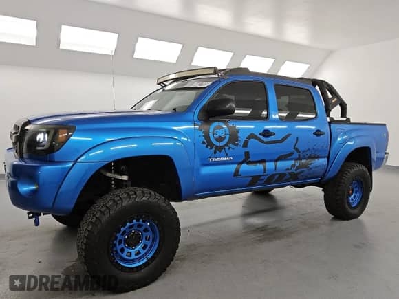 2005 Toyota Tacoma PreRunner with VIN 3TMJU62N05M002100, listed as a Copart auction lot 84837805 with 300,227 mi miles and Clean title. Bid and sale history available at DreamBid. Image 1.