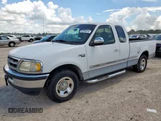 1997 Ford F-150 XL z VIN 1FTEX17L4VNB66944, wystawiony jako Copart lot #62298315 z przebiegiem 172 314 mil mil oraz Czysty tytuł • Clean title. Historia ofert i sprzedaży dostępna na DreamBid. Obrazek 1.