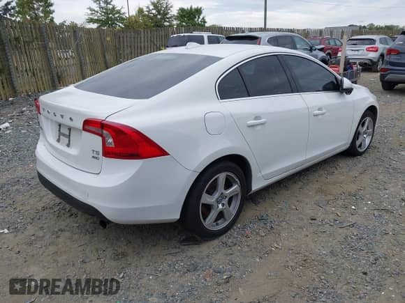 2013 Volvo S60 T5 с VIN YV1612FH8D2185936, выставлен на аукционе IAAI как лот 43211989 с пробегом 174 592 миль миль и . История ставок и продаж доступна на DreamBid. Изображение 4.