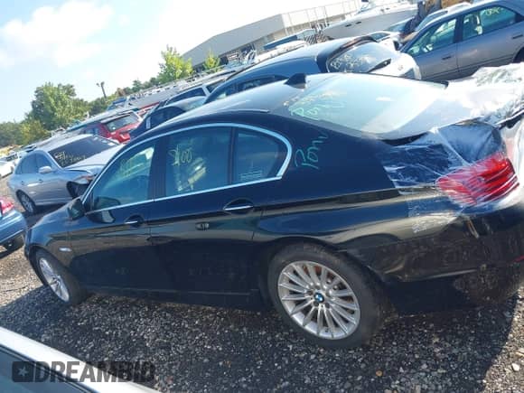2012 BMW 5 Series 535i z VIN WBAFR7C53CC810142, wystawiony jako IAAI lot #43164533 z przebiegiem Nie podano mil oraz . Historia ofert i sprzedaży dostępna na DreamBid. Obrazek 13.