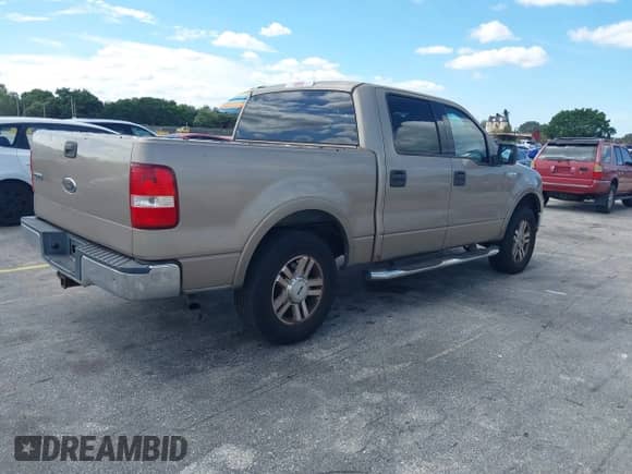 2004 Ford F-150 XLT с VIN 1FTPW12574KD71128, выставлен на аукционе IAAI как лот 43456126 с пробегом 221 634 миль миль и . История ставок и продаж доступна на DreamBid. Изображение 4.