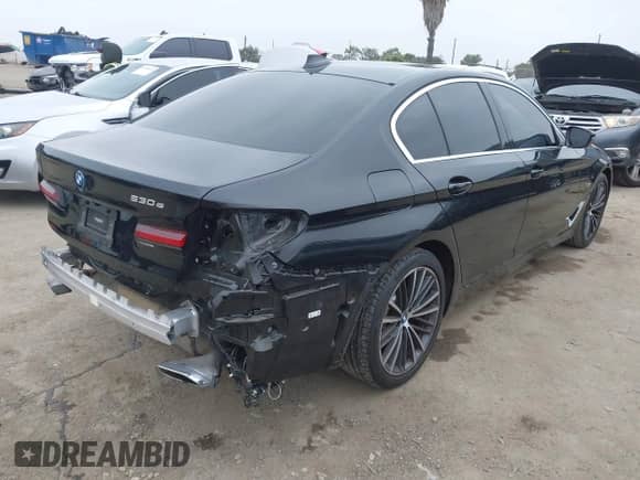 2023 BMW 5 Series 530e с VIN WBA13AG03PCM05556, выставлен на аукционе IAAI как лот 42110818 с пробегом 30 197 миль миль и . История ставок и продаж доступна на DreamBid. Изображение 4.