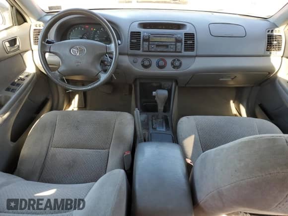 2004 Toyota Camry LE with VIN 4T1BE30KX4U939793, listed as a Copart auction lot 82566955 with 279,475 mi miles and Clean title. Bid and sale history available at DreamBid. Image 8.