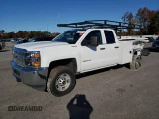 2019 Chevrolet Silverado 2500HD z VIN 2GB2KREG7K1194647, wystawiony jako Copart lot #81413524 z przebiegiem 121 380 mil mil oraz Szkoda całkowita • Salvage title. Historia ofert i sprzedaży dostępna na DreamBid. Obrazek 1.