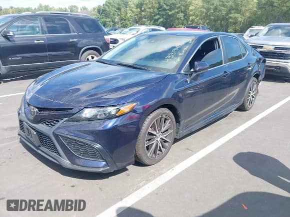 2021 Toyota Camry SE Nightshade z VIN 4T1G11AKXMU519763, wystawiony jako IAAI lot #43319480 z przebiegiem 97 862 mil mil oraz . Historia ofert i sprzedaży dostępna na DreamBid. Obrazek 2.