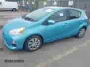 2013 Toyota Prius One z VIN JTDKDTB35D1049040, wystawiony jako IAAI lot #43130782 z przebiegiem 96 170 mil mil oraz . Historia ofert i sprzedaży dostępna na DreamBid. Obrazek 2.