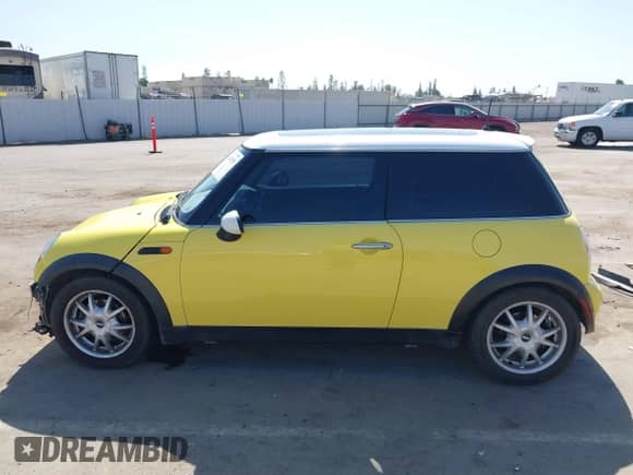 2004 MINI Hardtop with VIN WMWRC33424TJ62339, listed as a IAAI auction lot 43241929 with 147,645 mi miles and . Bid and sale history available at DreamBid. Image 15.