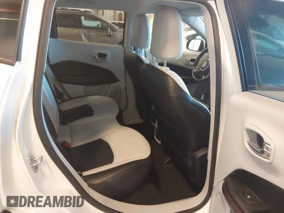 2020 Jeep Compass Limited z VIN 3C4NJDCB8LT216404, wystawiony jako IAAI lot #43416102 z przebiegiem 48 047 mil mil oraz . Historia ofert i sprzedaży dostępna na DreamBid. Obrazek 8.