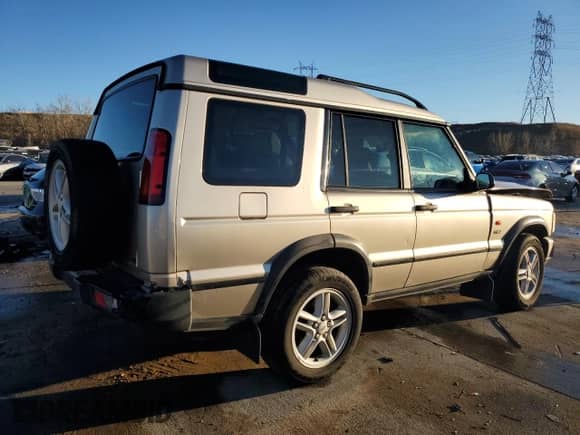 2003 Land Rover Discovery SE with VIN SALTW16493A805515, listed as a Copart auction lot 83763224 with 205,500 mi miles and Salvage title. Bid and sale history available at DreamBid. Image 3.