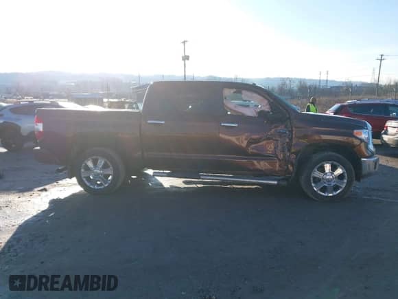 2017 Toyota Tundra Platinum с VIN 5TFAY5F17HX637514, выставлен на аукционе IAAI как лот 41519362 с пробегом 152 935 миль миль и . История ставок и продаж доступна на DreamBid. Изображение 13.