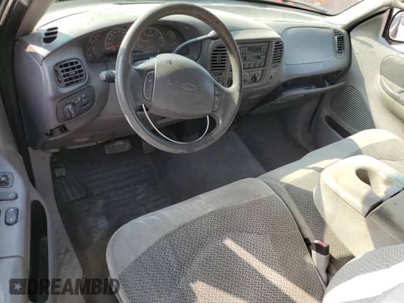 1999 Ford F-150 z VIN 1FTRX18W1XNA90998, wystawiony jako Copart lot #59217415 z przebiegiem Nie podano mil oraz Szkoda całkowita • Salvage title. Historia ofert i sprzedaży dostępna na DreamBid. Obrazek 8.