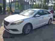 2015 Hyundai Sonata Limited z VIN 5NPE34AF1FH031292, wystawiony jako IAAI lot #42585574 z przebiegiem 204 466 mil mil oraz . Historia ofert i sprzedaży dostępna na DreamBid. Obrazek 2.