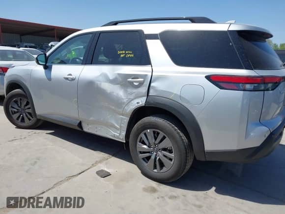 2025 Nissan Pathfinder SV с VIN 5N1DR3BA2SC211034, выставлен на аукционе IAAI как лот 41820667 с пробегом 6 456 миль миль и . История ставок и продаж доступна на DreamBid. Изображение 3.