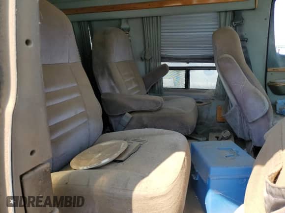 1996 Dodge Cargo z VIN 2B6HB21X8TK121094, wystawiony jako Copart lot #70969694 z przebiegiem 110 837 mil mil oraz Czysty tytuł • Clean title. Historia ofert i sprzedaży dostępna na DreamBid. Obrazek 11.