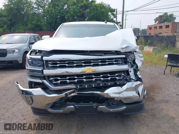 2017 Chevrolet Silverado 1500 LTZ z VIN 3GCUKSECXHG271682, wystawiony jako IAAI lot #42883455 z przebiegiem 82 572 mil mil oraz . Historia ofert i sprzedaży dostępna na DreamBid. Obrazek 6.