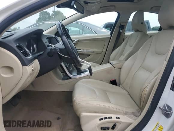 2015 Volvo S60 T5 Premier z VIN YV1612TBXF1310718, wystawiony jako Copart lot #67234645 z przebiegiem 151 555 mil mil oraz Szkoda całkowita • Salvage title. Historia ofert i sprzedaży dostępna na DreamBid. Obrazek 7.