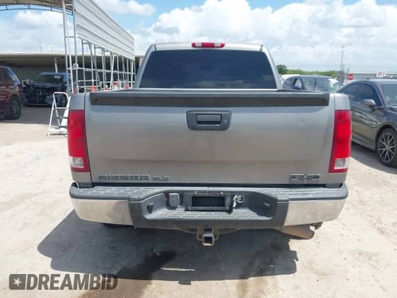 2008 GMC Sierra 1500 SL with VIN 2GTEK13C881177214, listed as a IAAI auction lot 42700617 with Not provided miles and . Bid and sale history available at DreamBid. Image 16.