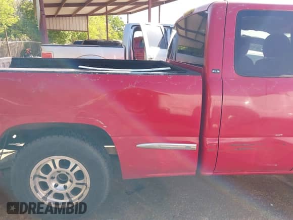 2000 GMC Sierra 1500 SLE z VIN 1GTEC19V4YZ273841, wystawiony jako IAAI lot #41981942 z przebiegiem 357 003 mil mil oraz . Historia ofert i sprzedaży dostępna na DreamBid. Obrazek 6.