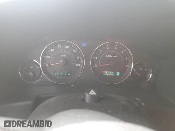 2007 Jeep Commander Overland with VIN 1J8HG68217C564894, listed as a Copart auction lot 64382215 with 221,815 mi miles and Salvage title. Bid and sale history available at DreamBid. Image 9.