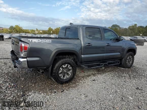 2022 Toyota Tacoma TRD Off Road with VIN 3TMCZ5AN4NM515100, listed as a Copart auction lot 84576995 with 33,917 mi miles and Salvage title. Bid and sale history available at DreamBid. Image 3.